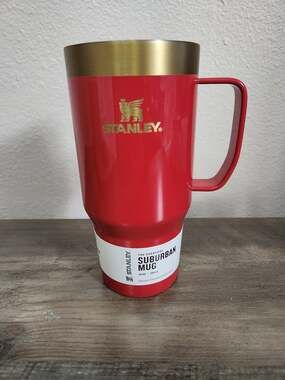 New Stanley 24 oz Suburban Mug Cheers & Cheer Holly Berry Gloss (Red/Gold)